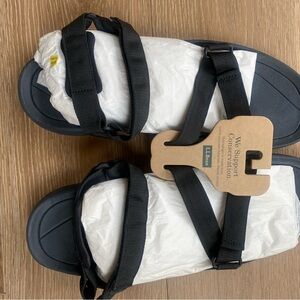Men’ LL Bean water sandals. NWT.  Medium. Black